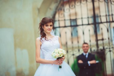 damat ve gelin onların düğün günü şehirde