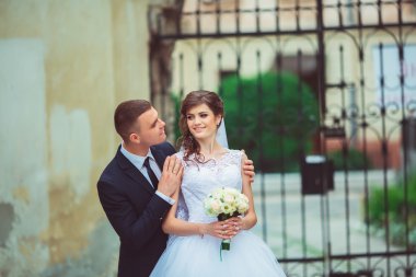 Mutlu gelin ve damat düğün günlerinde