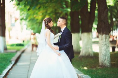 Mutlu gelin ve damat düğün günlerinde