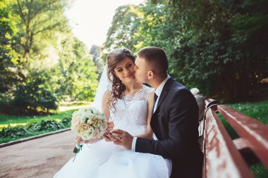 Mutlu gelin ve damat düğün günlerinde