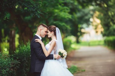 damat ve gelin onların düğün günü şehirde