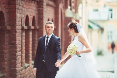 Mutlu gelin ve damat düğün günlerinde