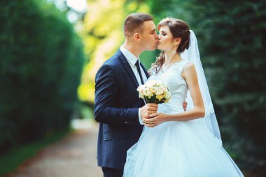 Mutlu gelin ve damat düğün günlerinde