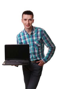 İş adamı ayakta duruş elini tut izole dizüstü laptop 