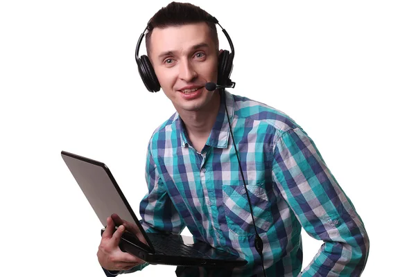 Junger Mann mit Headset hält Laptop - Callcenter-Mann mit Hea — Stockfoto