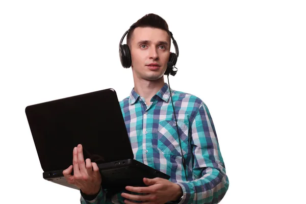 Junger Mann mit Headset hält Laptop - Callcenter-Mann mit Hea — Stockfoto