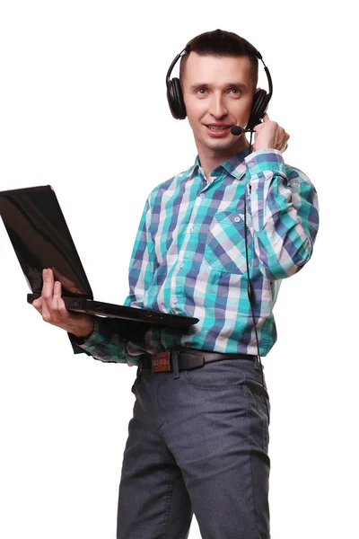 Junger Mann mit Headset hält Laptop - Callcenter-Mann mit Hea — Stockfoto