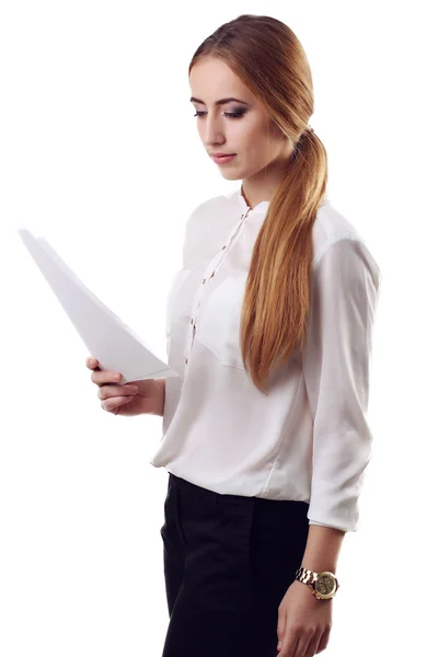 Retrato de mujer de negocios sonriente con papel en blanco, aislado en — Foto de Stock