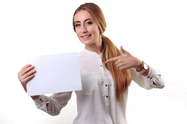 Portret van Glimlachende zakenvrouw met vinger shows op papier, ik — Stockfoto