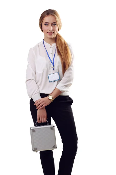 Mulher bonita está segurando uma mala de alumínio, isolado — Fotografia de Stock