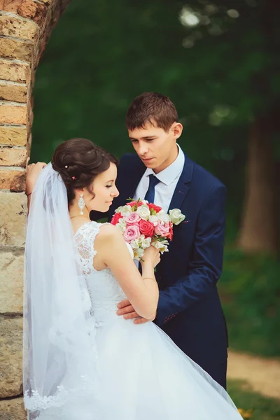 Love story, procházka po hradu v slunci — Stock fotografie