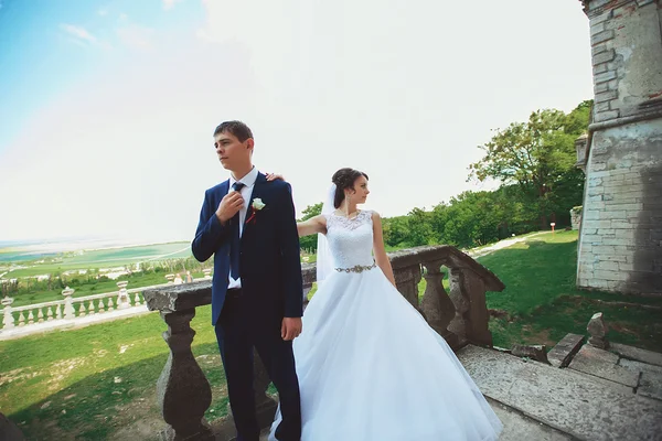 Bride on a balcony with here husband — Stock Photo, Image