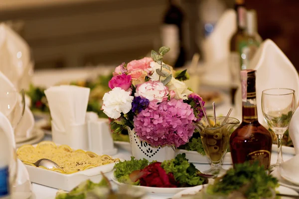 様々 なアラビア語を持つテーブル食事 — ストック写真