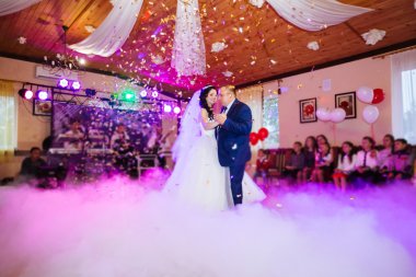 kendi düğününde dans Romantik Çift