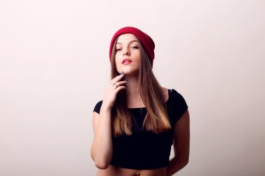 Mutlu gülen genç kadın moda bluz kısa saçlı. Vintage portre portre