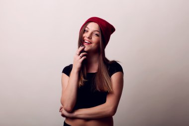 Yüksek neşeli mutlu çekici beyaz kadın modeli seksi esmer