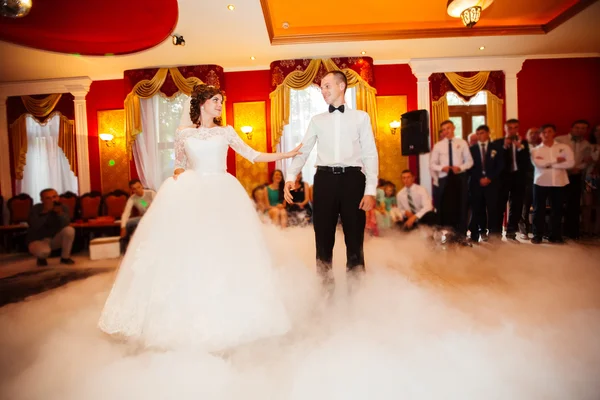 First dance bride in a restaurant — Stock Photo, Image