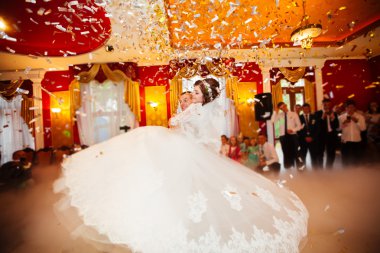 parti harika bir ile zarif restoranda düğün gelinler 