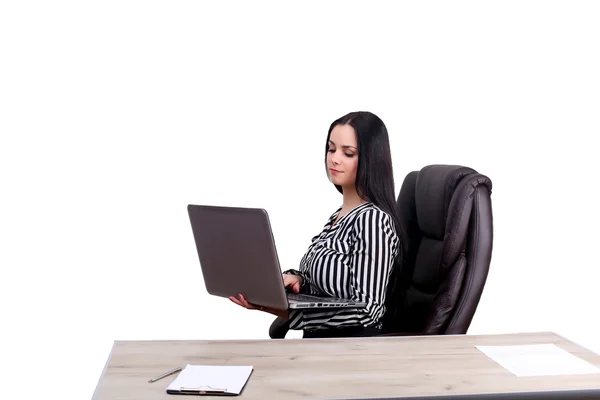 Affärer, kontor, skola och utbildning koncept - affärskvinna på dator med blank skärm i office — Stockfoto