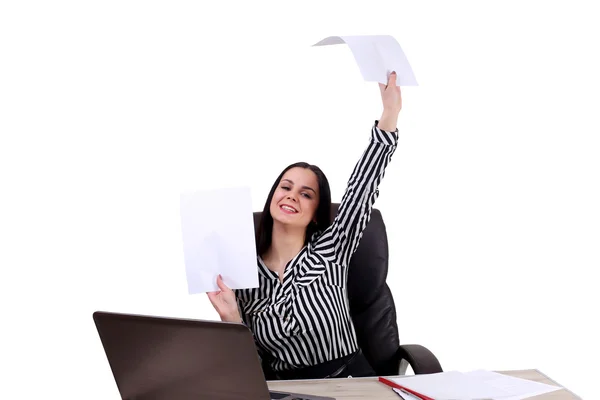 Foto van lachende zakenvrouw met computer op kantoor — Stockfoto