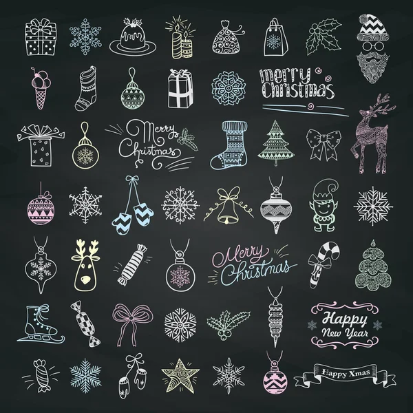 Reihe von handgezeichneten künstlerischen Weihnachtskritzelsymbolen. — Stockvektor