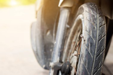 Çivi delici motorsiklet lastiği ya da bisiklet lastiği kapatın.