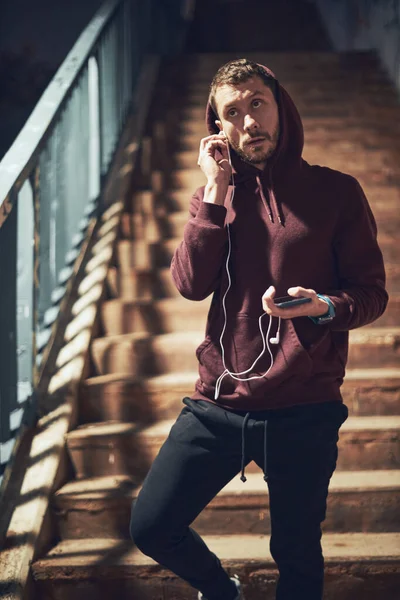 Atletische Sportieve Man Hoodie Sweatshirt Maken Pauze Training Oefening Stedelijk — Stockfoto