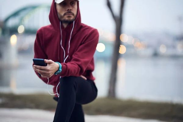 Sportowy Trening Bluzie Kapturem Miejskim Parku Miejskim — Zdjęcie stockowe