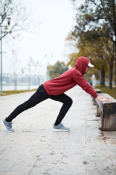 Sportowy Trening Bluzie Kapturem Miejskim Parku Miejskim — Zdjęcie stockowe