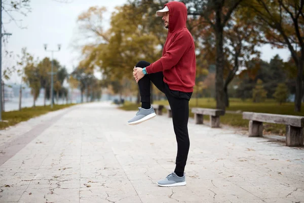 Athletic Sporty Man Training Hoodie Sweatshirt Urban City Park — Stock Photo, Image