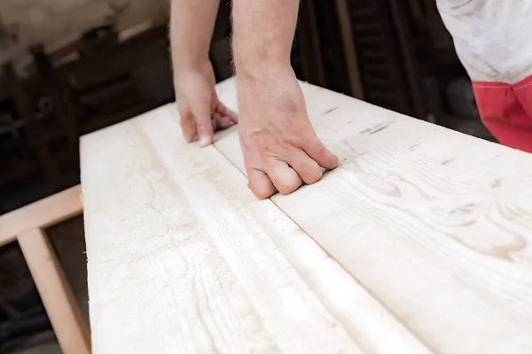 Carpintero Macho Trabajando Con Material Madera Garaje — Foto de Stock