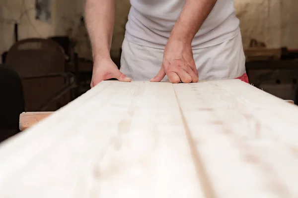 Carpintero Macho Trabajando Con Material Madera Garaje — Foto de Stock