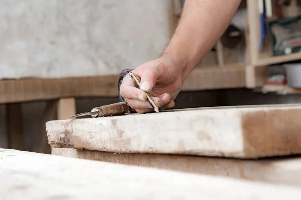 Carpintero Macho Trabajando Con Material Madera Garaje — Foto de Stock