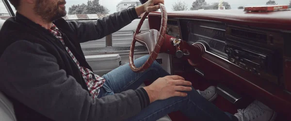 Homme Vêtements Rétro Conduite Vintage Voiture Américaine — Photo