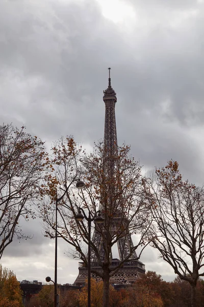 Sonbahar Yapraklı Eyfel Kulesi Paris Fransa — Stok fotoğraf