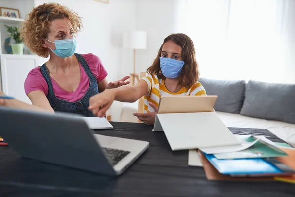 Kindertehuis Dat Onderwijs Studeert Thuisonderwijs Geeft Met Privéleraar Moeder Tijd — Stockfoto