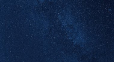 Samanyolu yıldızları ve yıldızlı gökyüzü uzun süre fotoğraflandı. 
