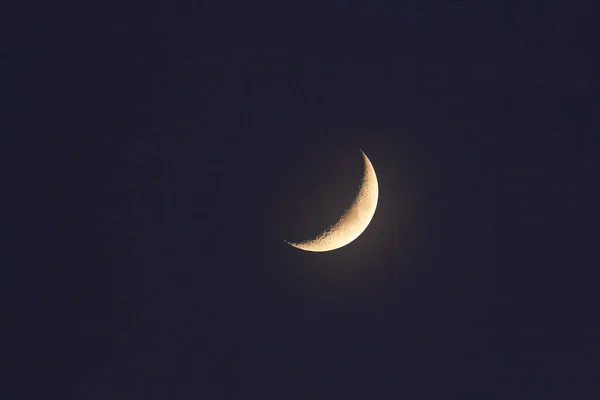 Lua Jovem Fotografada Através Telescópio Focal Longo — Fotografia de Stock