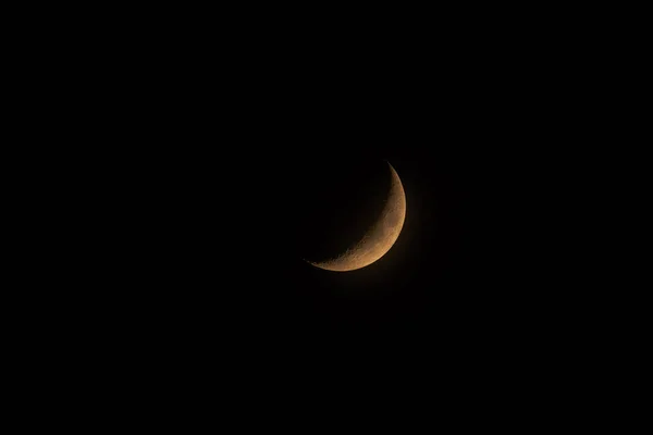 Jeune Lune Photographiée Travers Long Télescope Focal — Photo