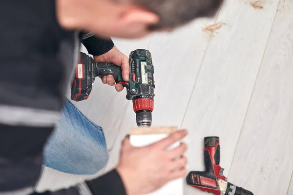 Handyman Worker Assembling Furniture Fixing — Stock Photo, Image