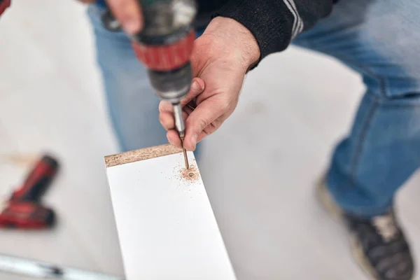 Handyman Arbetare Montera Möbler Och Fixa Det — Stockfoto