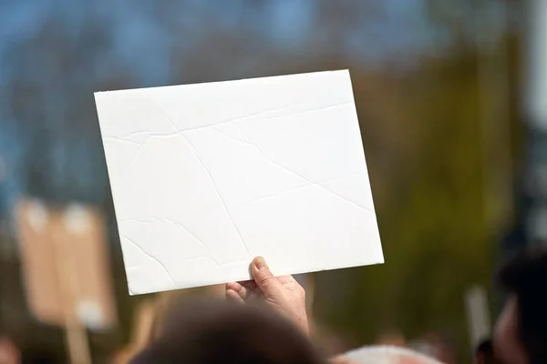 Des Manifestants Tenant Des Pancartes Des Pancartes Dans Les Rues — Photo