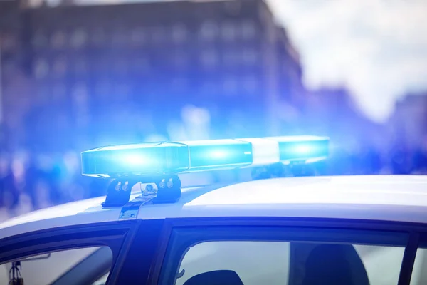Αστυνομικό Αυτοκίνητο Μπλε Φώτα Στον Τόπο Του Εγκλήματος Αστικό Περιβάλλον — Φωτογραφία Αρχείου