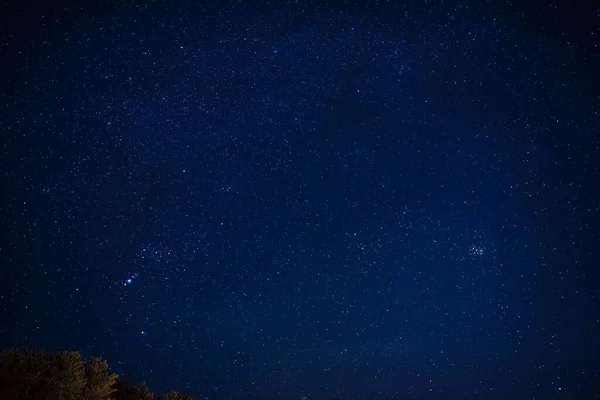 Sterne Der Milchstraße Und Sternenhimmel Mit Langzeitbelichtung Von Einem Abgelegenen — Stockfoto
