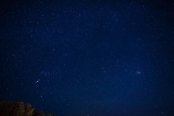 Estrelas Láctea Céus Estrelados Fotografados Com Longa Exposição Subúrbio Remoto — Fotografia de Stock