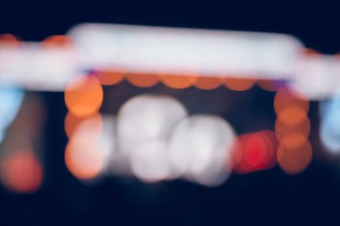 De-odaklı konser sahne lazer ışıkları ve kirişler.