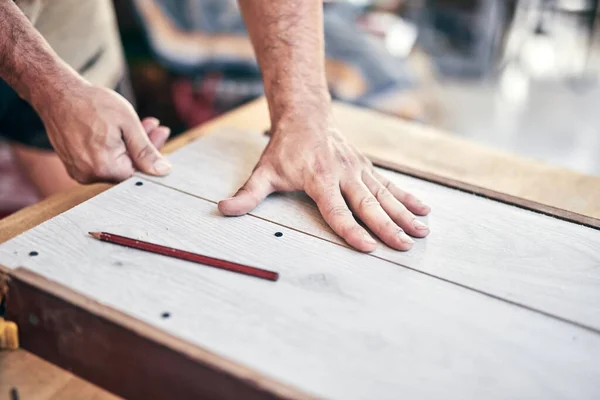 Mann Baut Möbel Zusammen Und Repariert Sie Hobby Konzept — Stockfoto
