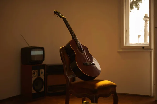 Gitara Akustyczna Pokoju Retro Vintage — Zdjęcie stockowe