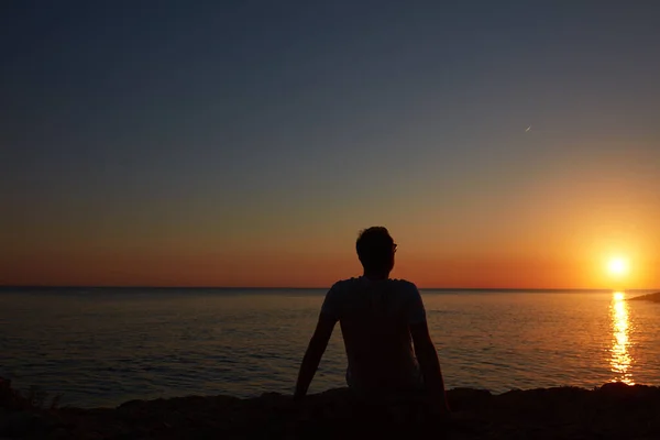 Silhouette Woman Watching Sunset Distant Horizon — Stock Photo, Image