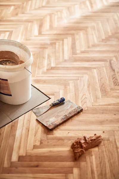 Restoring Cleaning Old Hardwood Floor Parquet — Stock Photo, Image